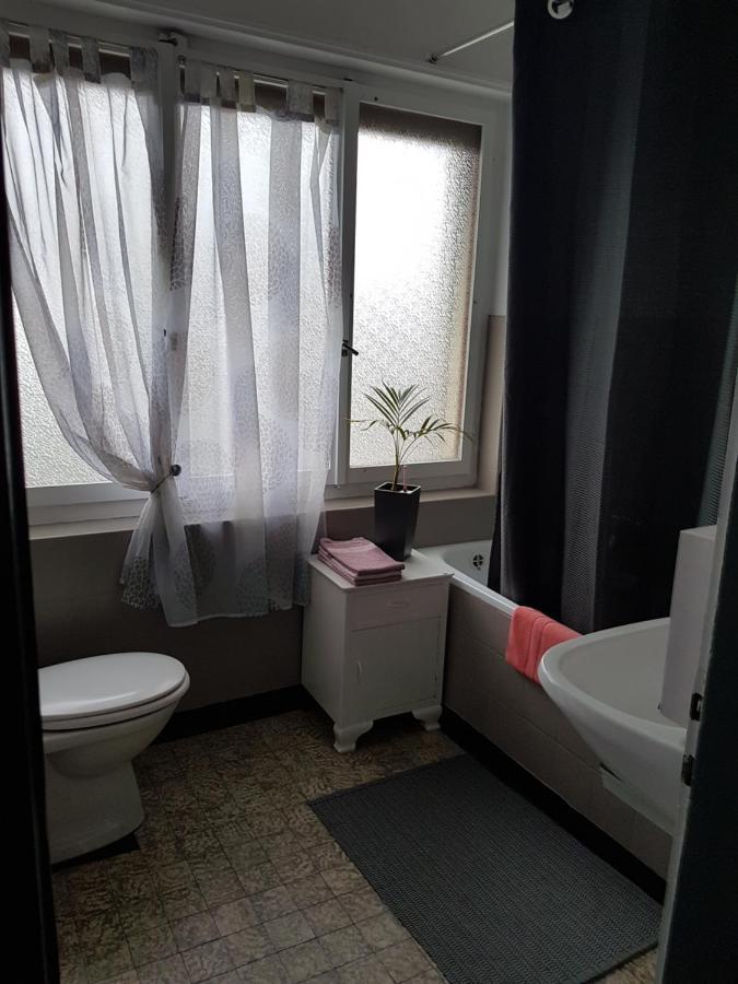 Hotel De La Gare, Vendlincourt Bagian luar foto